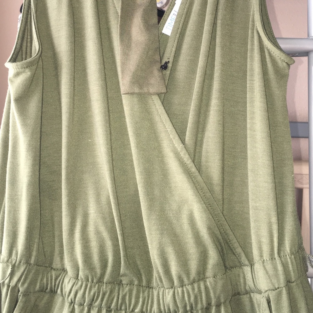 Jumpsuit - Picture 5 of 6